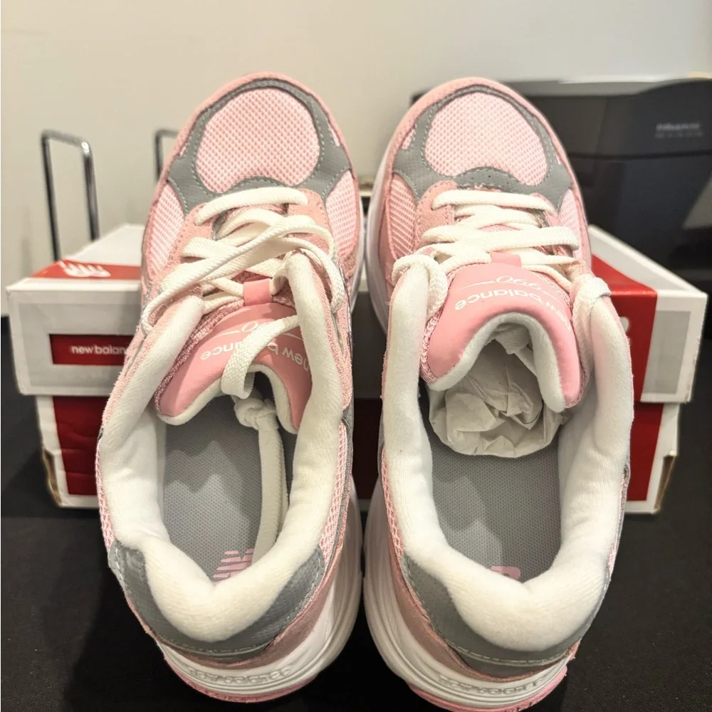New Balance Kids 990 Pink and Gray Running Shoes (rare) KJ990PGG Size 5.5 - Picture 2 of 6